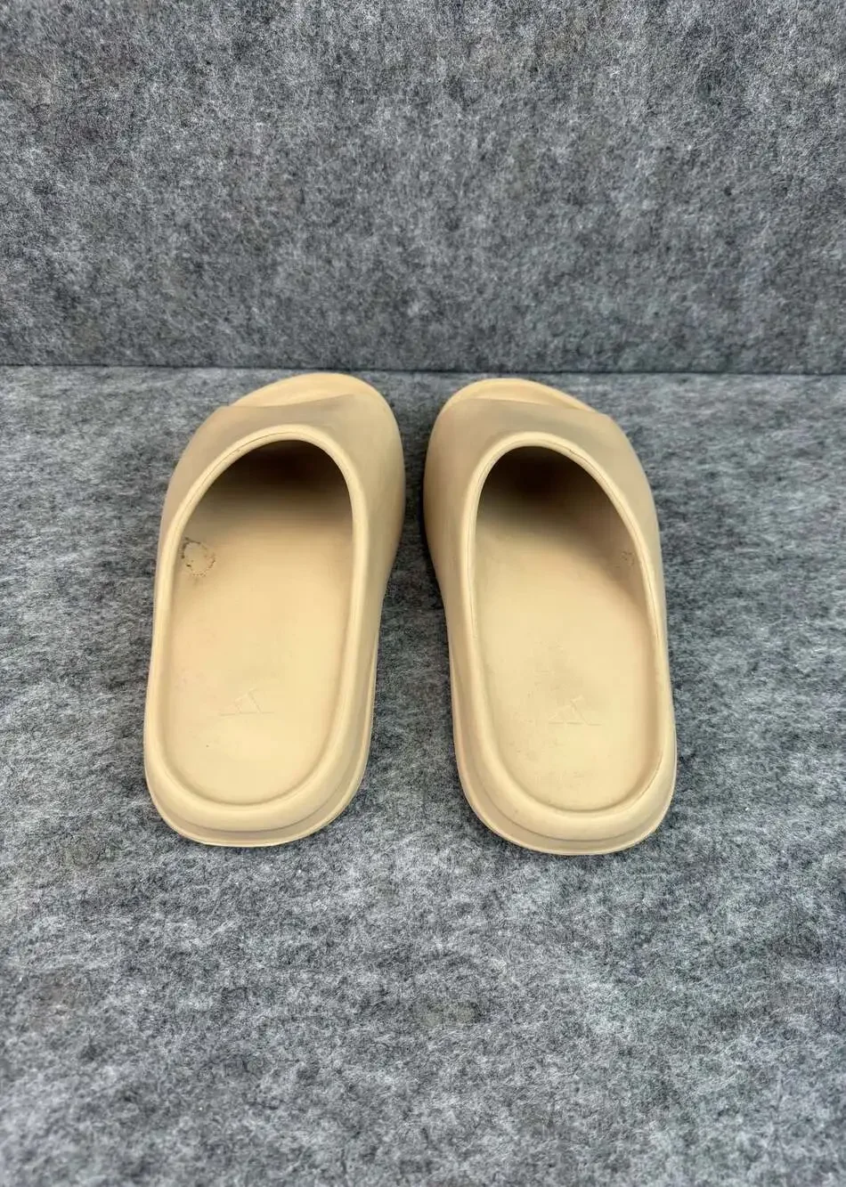 Adidas Yeezy Slide Desert Sand Size 11 US